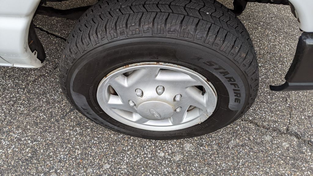 2008 Ford E-150 Image 29