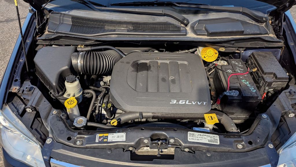2016 Chrysler Town & Country Image 24