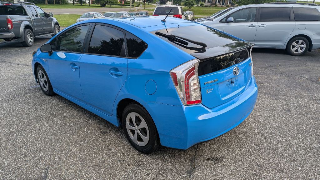 2014 Toyota Prius Image 2