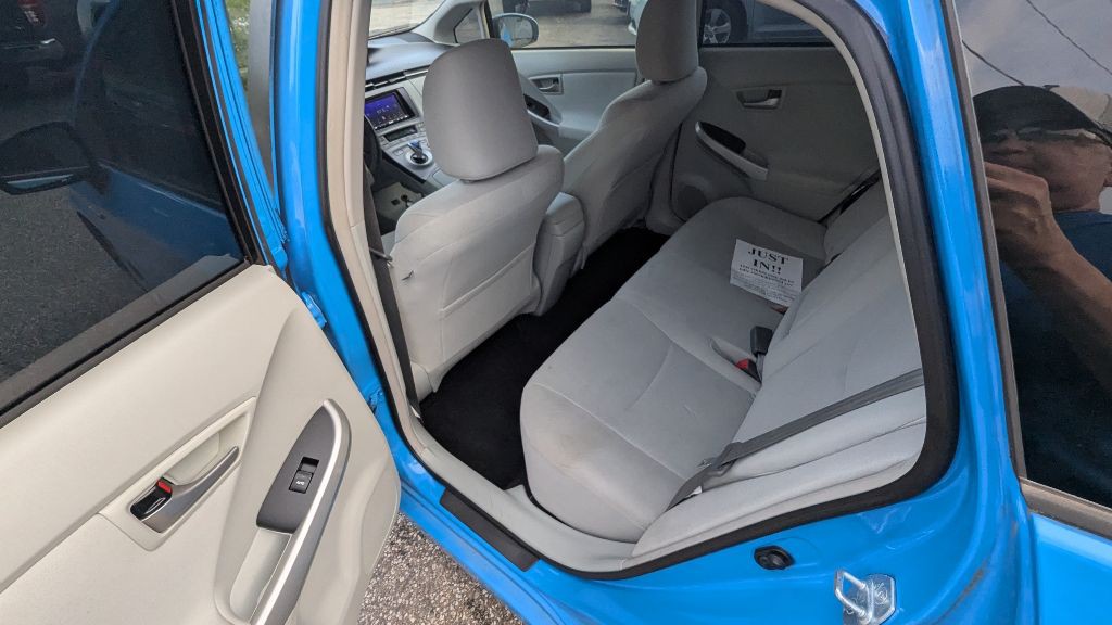 2014 Toyota Prius Image 11