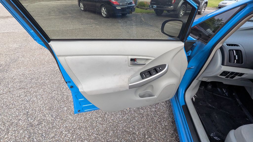 2014 Toyota Prius Image 12