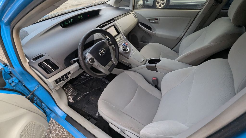 2014 Toyota Prius Image 13