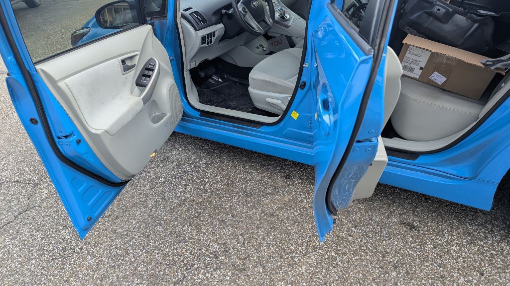 2014 Toyota Prius Image 14