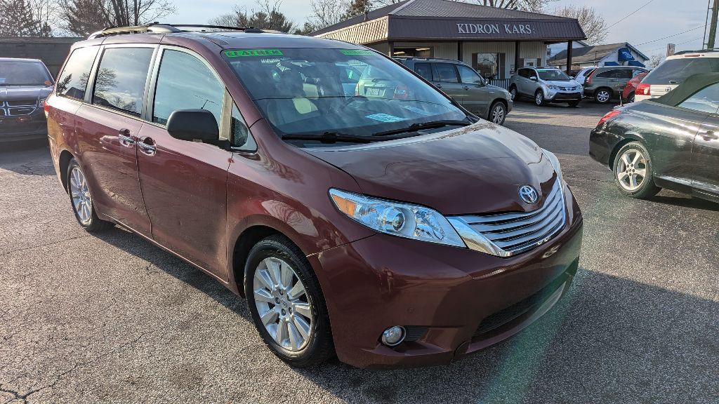 2012 Toyota Sienna Image 1