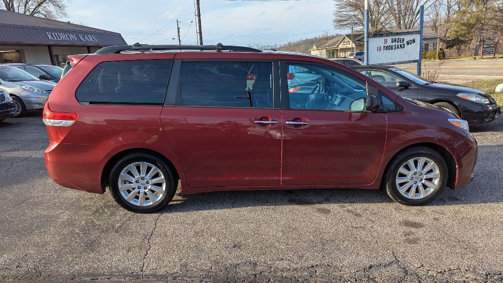 2012 Toyota Sienna Image 13