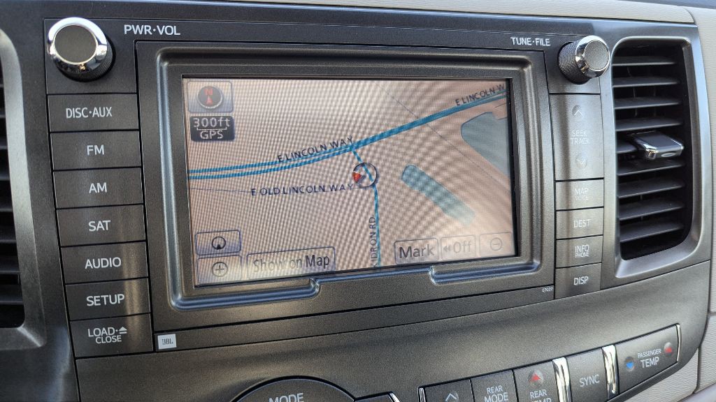 2012 Toyota Sienna Image 28