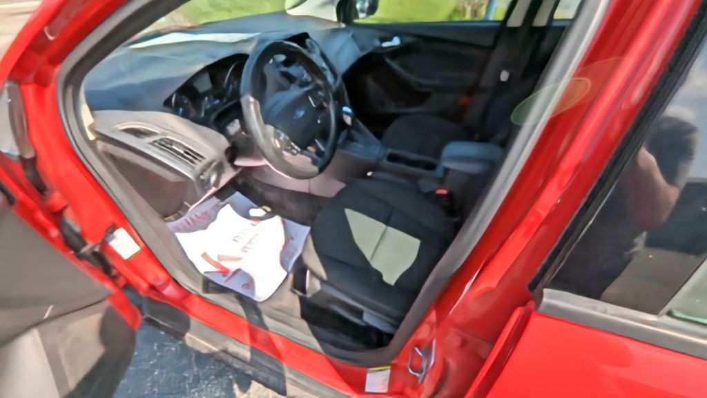 2016 Ford Focus Image 14