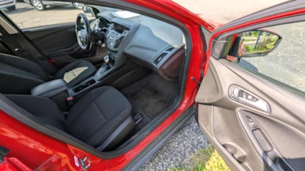 2016 Ford Focus Image 15