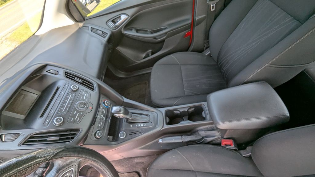 2016 Ford Focus Image 17