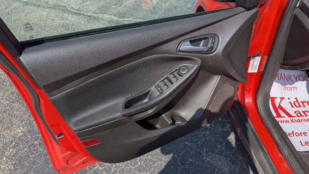 2016 Ford Focus Image 18
