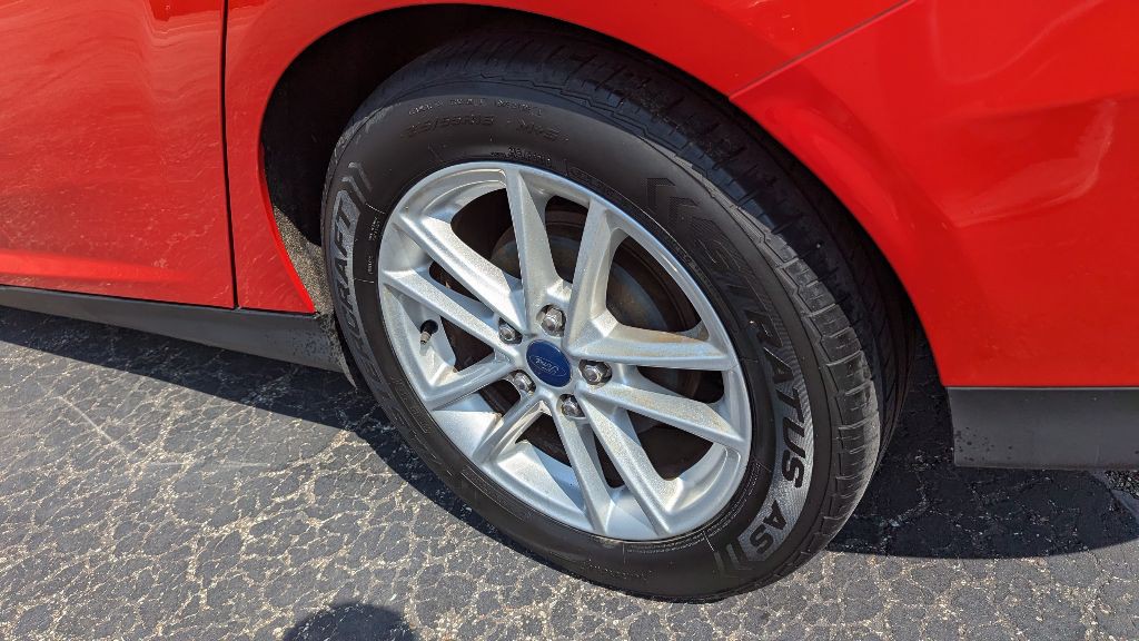 2016 Ford Focus Image 19