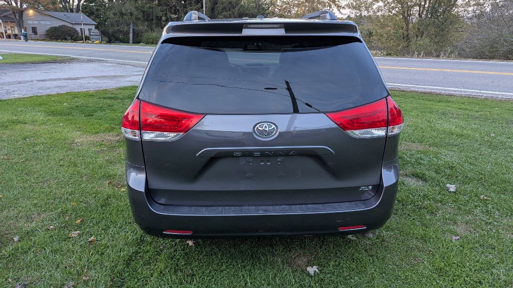2013 Toyota Sienna Image 6