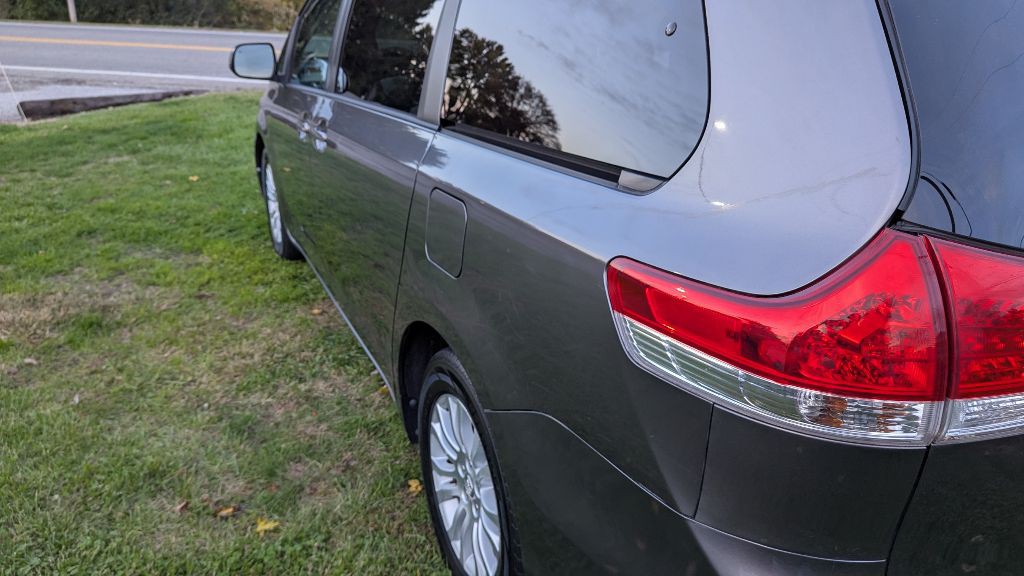 2013 Toyota Sienna Image 8
