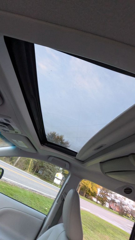 2013 Toyota Sienna Image 13