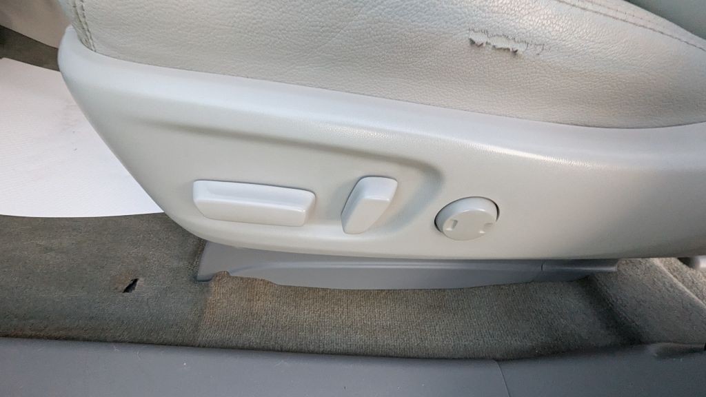 2013 Toyota Sienna Image 18