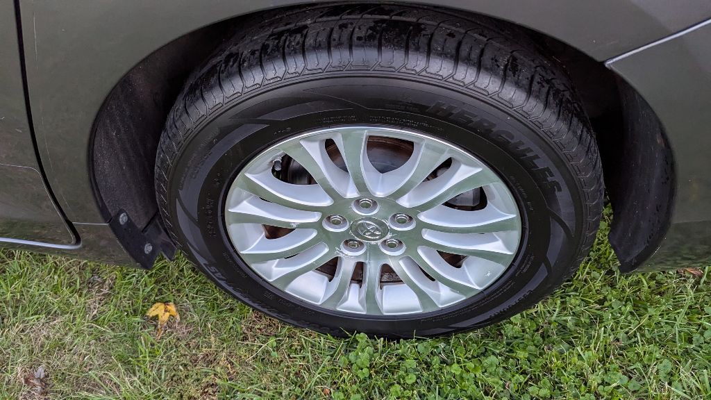 2013 Toyota Sienna Image 25