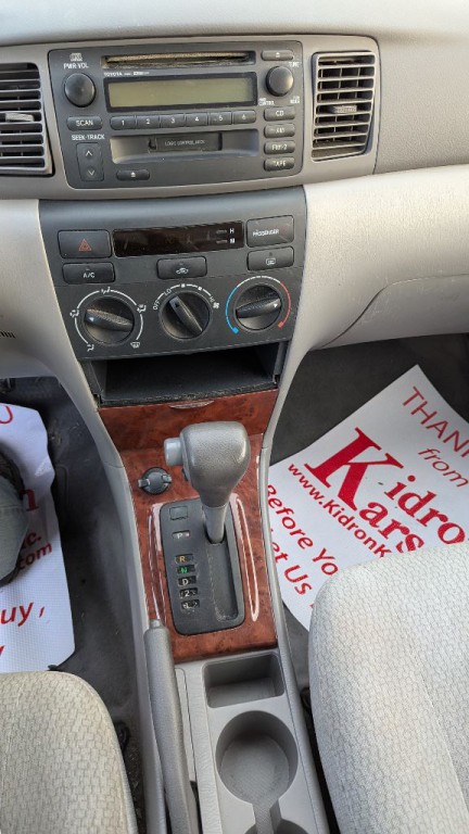 2004 Toyota Corolla Image 10