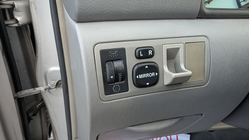 2004 Toyota Corolla Image 12