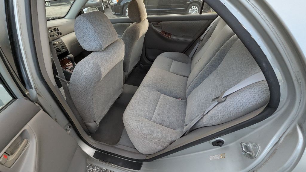 2004 Toyota Corolla Image 15