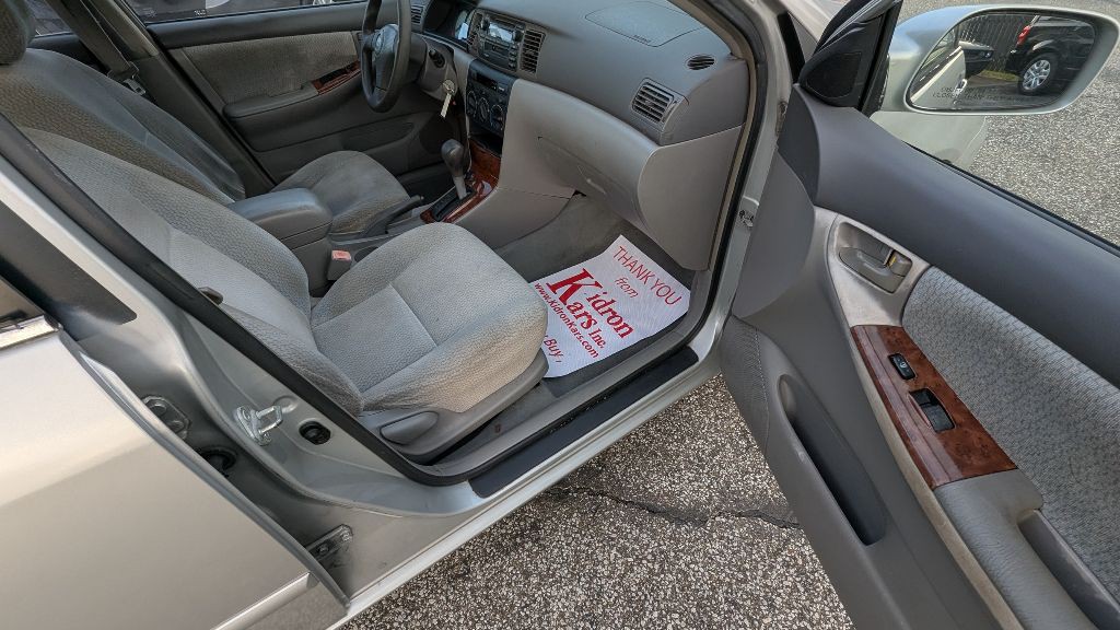 2004 Toyota Corolla Image 18
