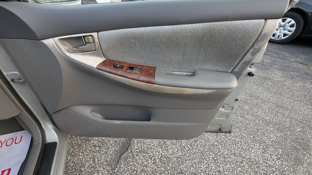 2004 Toyota Corolla Image 19