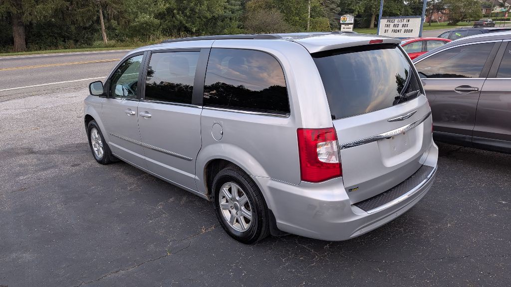 2012 Chrysler Town & Country Image 5