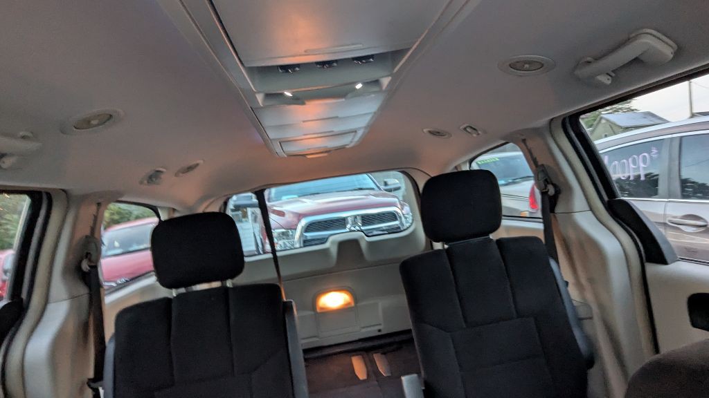 2012 Chrysler Town & Country Image 15