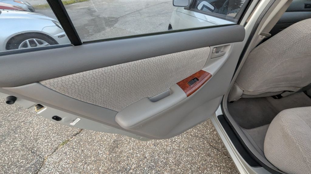 2004 Toyota Corolla Image 15