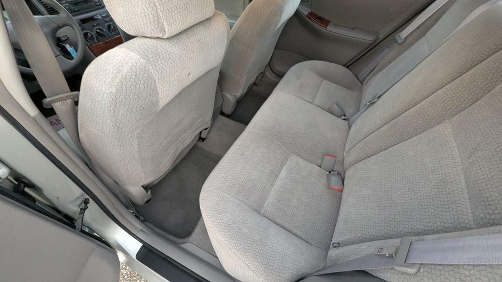 2004 Toyota Corolla Image 16