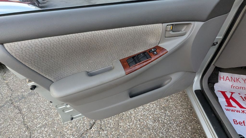 2004 Toyota Corolla Image 18