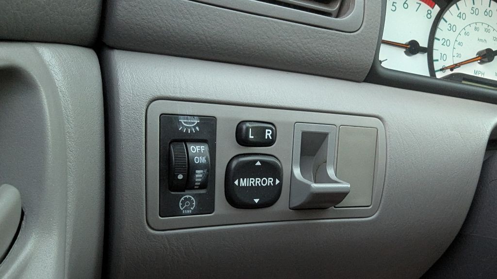 2004 Toyota Corolla Image 25