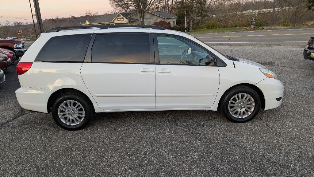 2008 Toyota Sienna Image 3