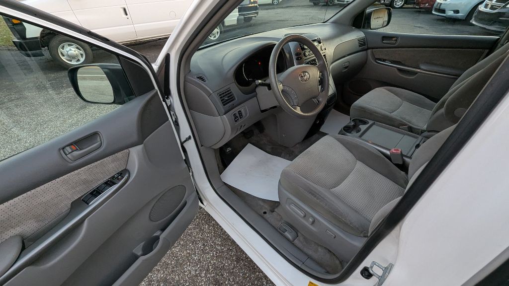 2008 Toyota Sienna Image 12