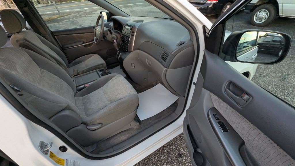 2008 Toyota Sienna Image 18
