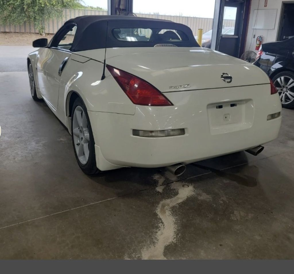 2005 Nissan 350Z Image 3
