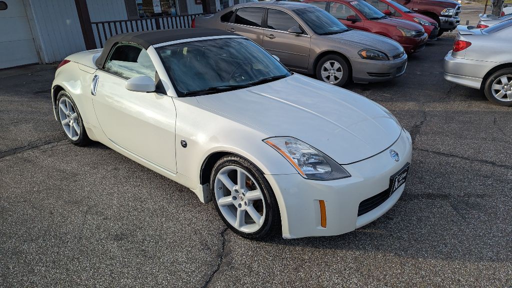 2005 Nissan 350Z Image 2