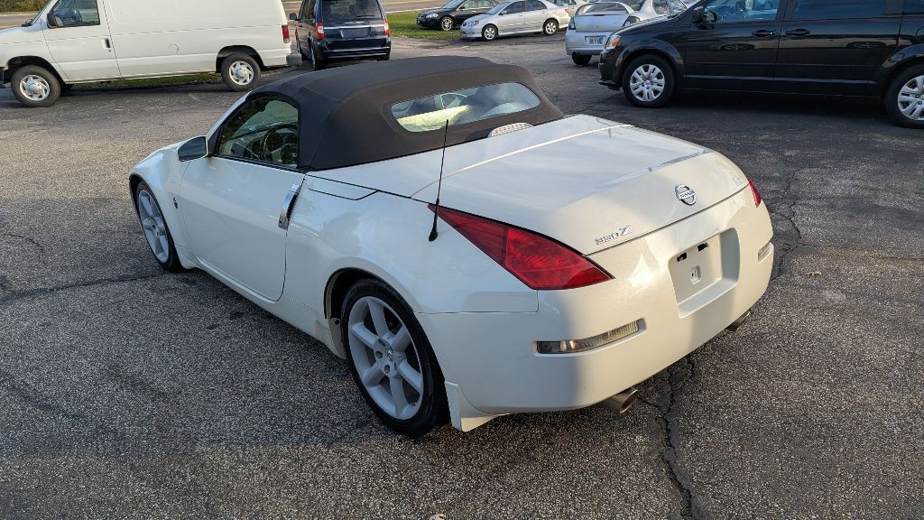 2005 Nissan 350Z Image 6