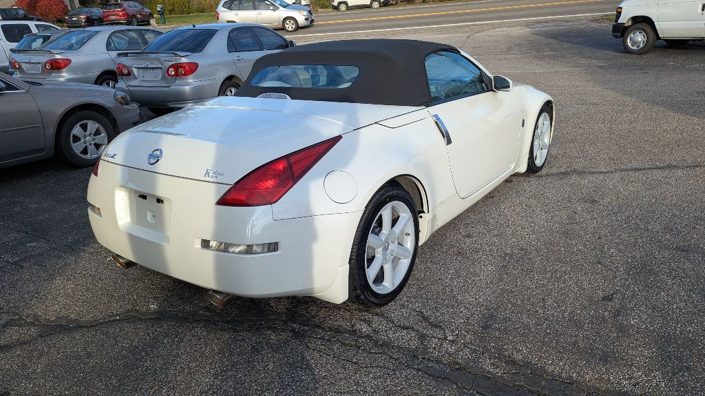 2005 Nissan 350Z Image 8