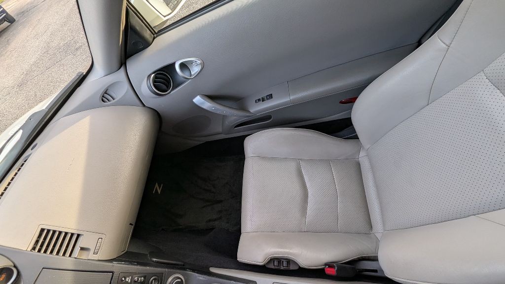 2005 Nissan 350Z Image 21