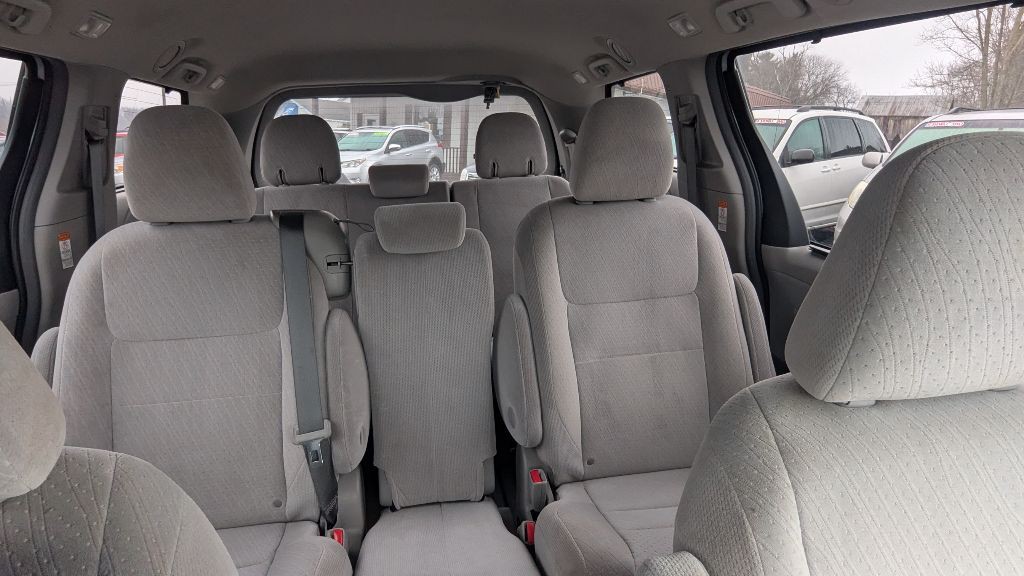 2017 Toyota Sienna Image 20