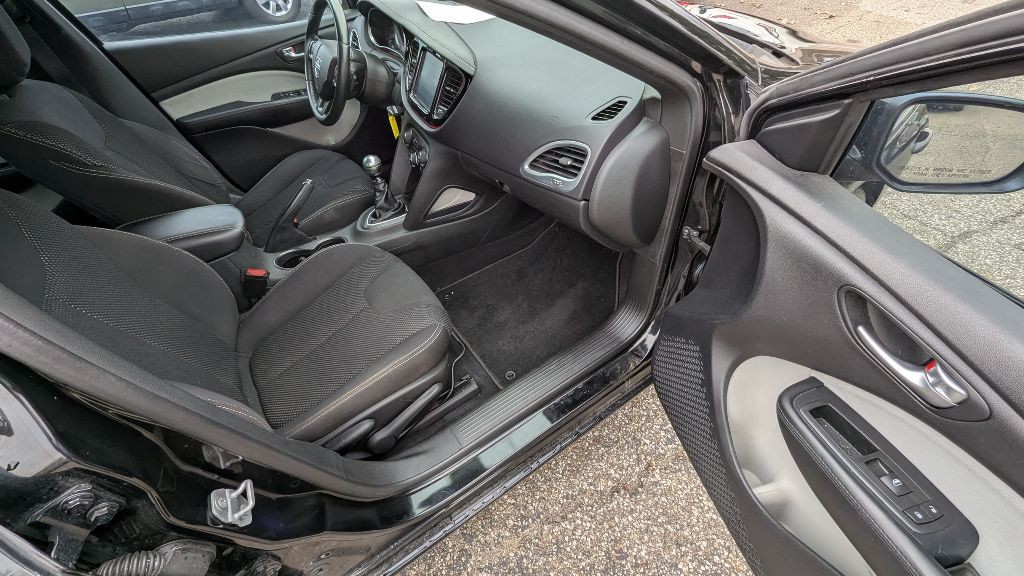 2015 Dodge Dart Image 16