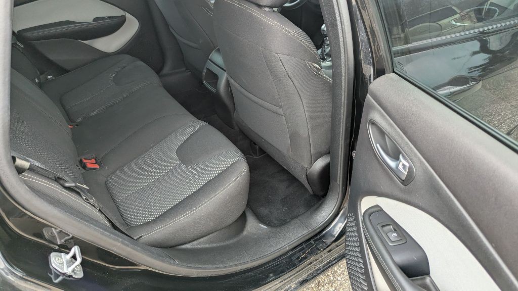 2015 Dodge Dart Image 17