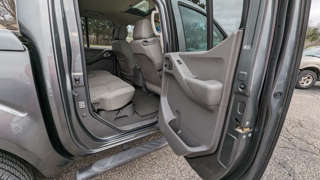 2006 Nissan Frontier Image 24