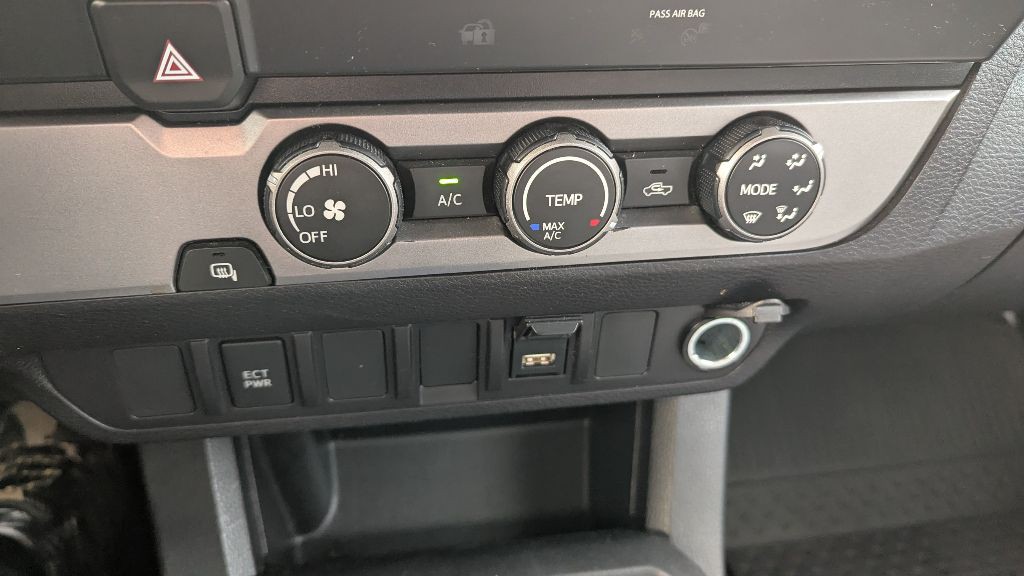 2022 Toyota Tacoma Image 18