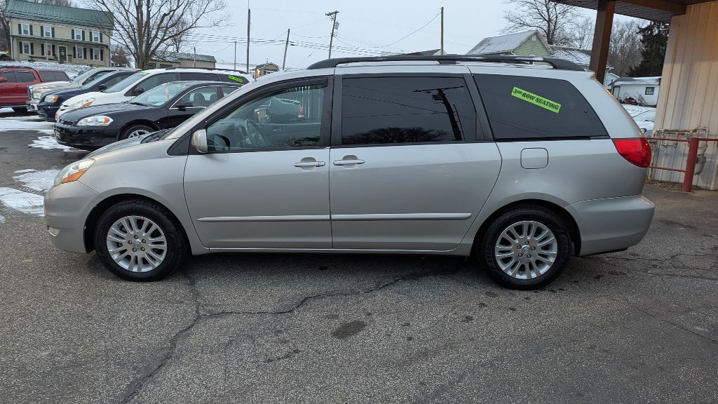 2010 Toyota Sienna Image 4