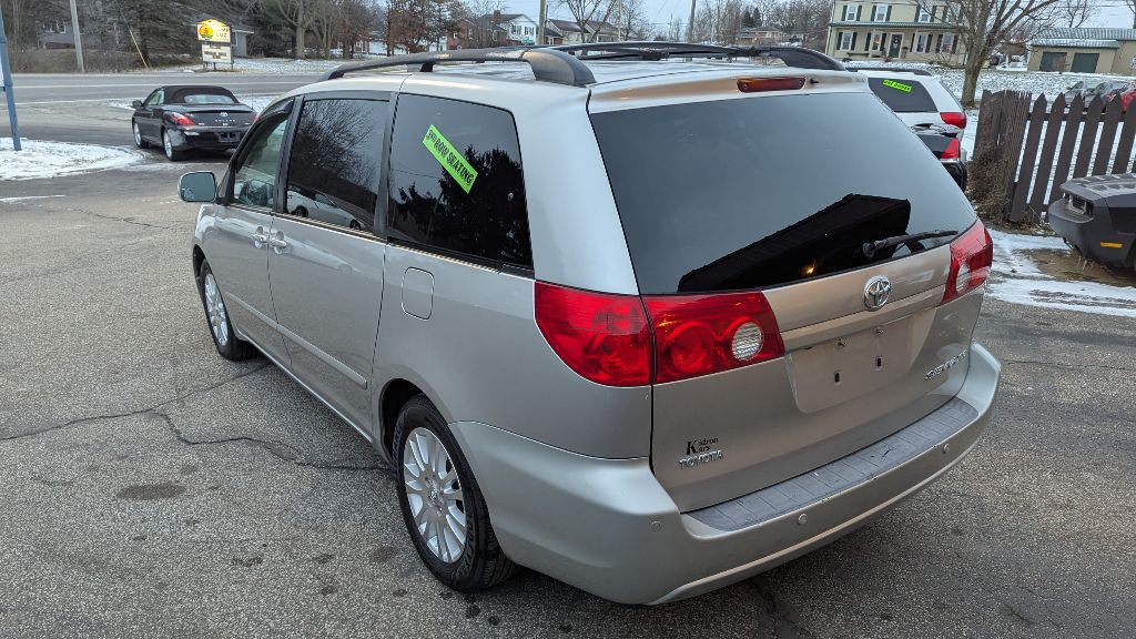 2010 Toyota Sienna Image 5
