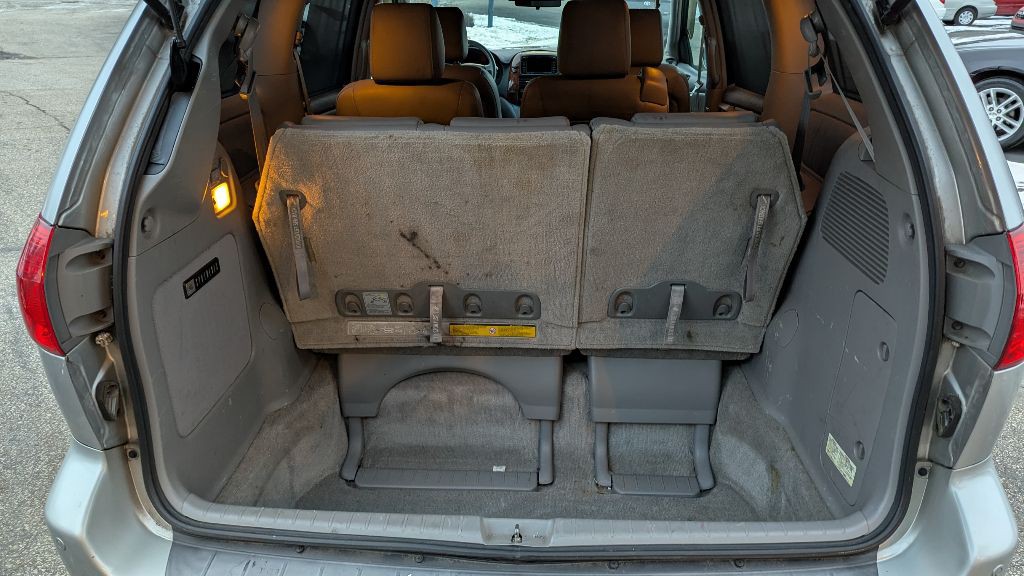 2010 Toyota Sienna Image 6
