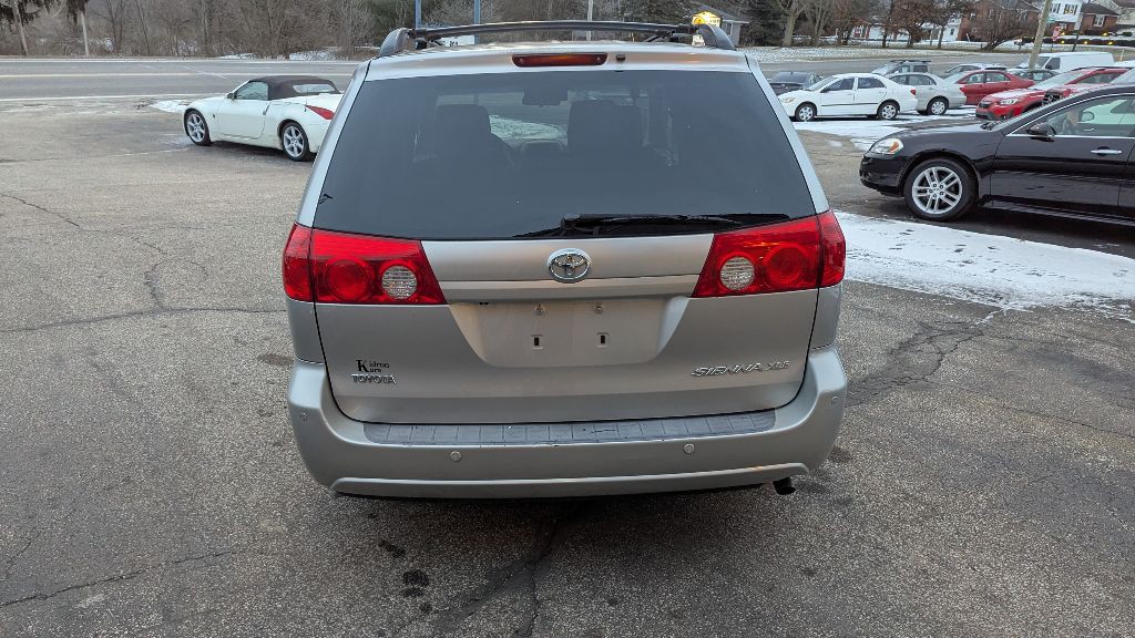 2010 Toyota Sienna Image 7