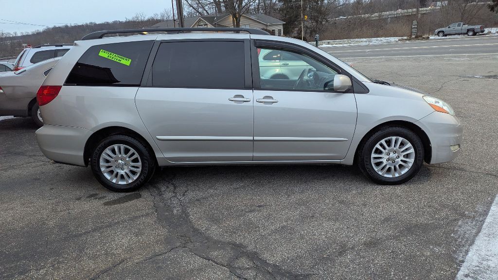 2010 Toyota Sienna Image 9