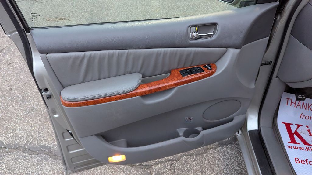 2010 Toyota Sienna Image 11